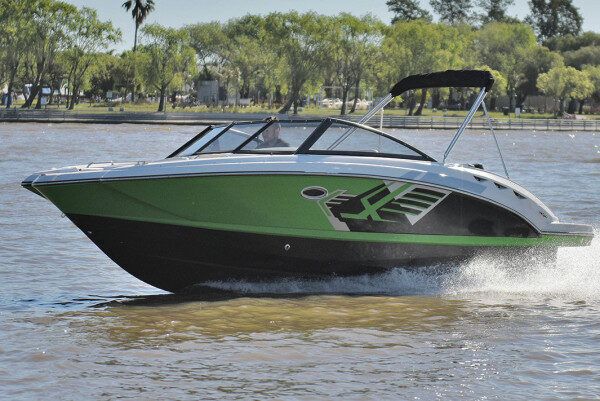 Sale 225 Crossover Motor boat in Buenos Aires, Argentina