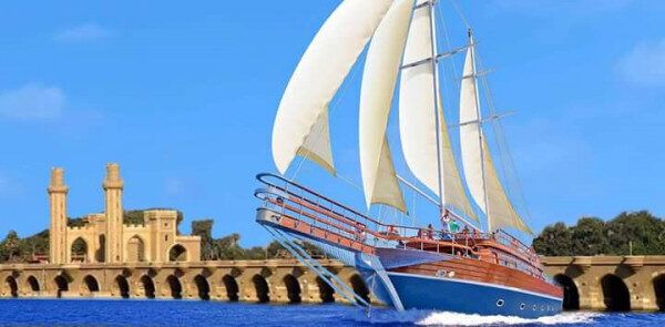 Sewa Kapal Pesiar Berlayar 3 jam di sepanjang Pantai Cabang Damietta, Mesir