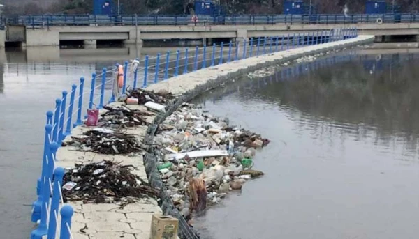 Schwimmende Trümmerbarrieren, Docks, Lieferungen und Installationen für Dämme, Flüsse und Seen