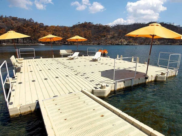 Lieferung und Installation von schwimmenden Marinedocks für Jachthäfen, Häfen und Hotels