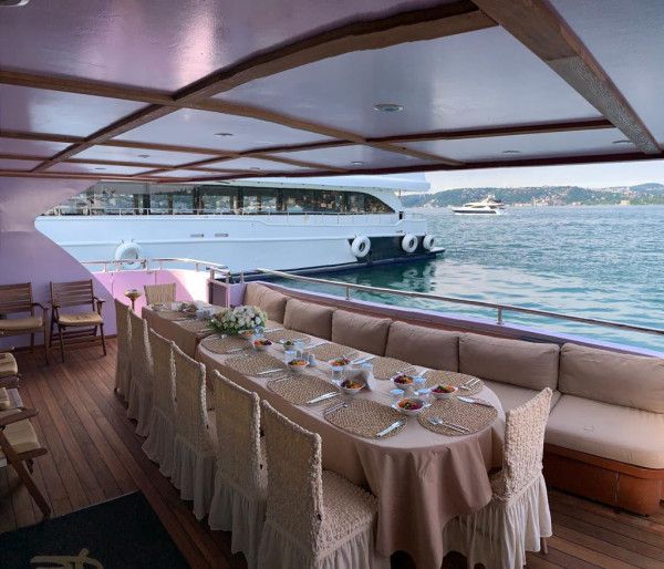 İstanbul Bebek'te VIP Lüks Motor Yat Günlük Kiralama