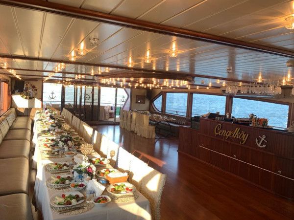 İstanbul Bebek'te VIP Lüks Motor Yat Günlük Kiralama