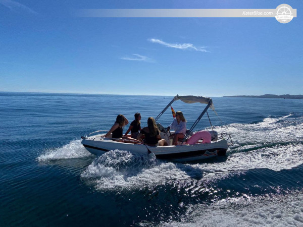 Delighted 2 Hour Sailing trip with a brilliant Motor boat in Málaga, Spain