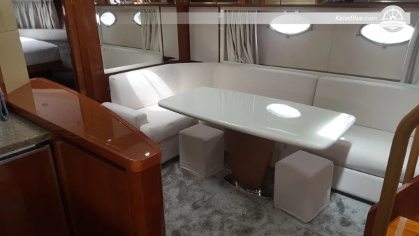 Komfort och stilfull motoryacht för höghastighetskryssning i Tirana, Albanien