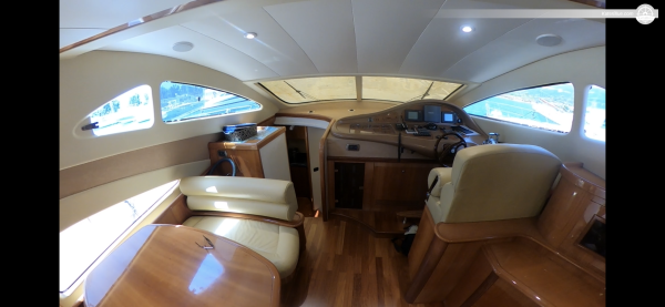 Snygg och bekväm motoryacht för kryssningsupplevelse i Tirana, Albanien