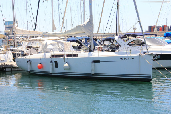 Sailing Yacht of High Comfort in Low Season for Cruising Experience in Valencia, Spain