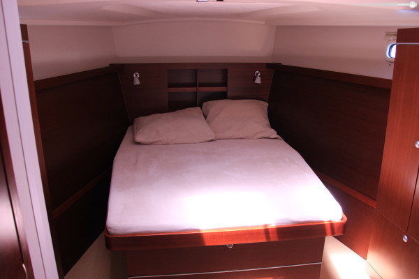Sailing Yacht of High Comfort in Low Season for Cruising Experience in Valencia, Spain