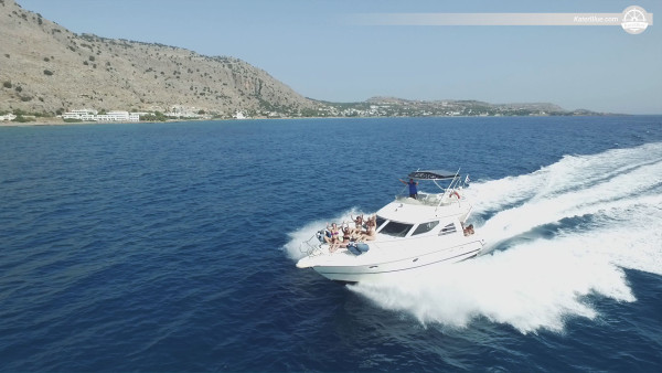 Conçu autour d'une technologie sophistiquée de yacht à moteur pour une expérience de croisière à Rhodes, en Grèce