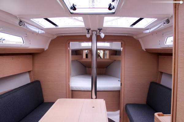 Perfect Sailing Yacht for Coastal Sailing in Mid Season with Family-Cruising Experience in Valencia, Spain