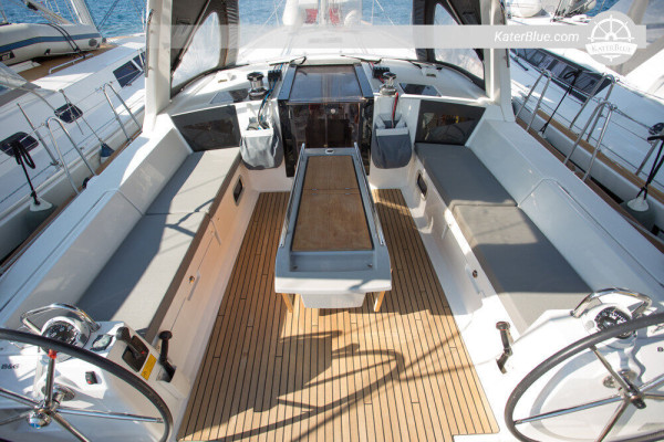 Die neuen Designs Segelflatter von Segelyachten für private Charter in Paleo Faliro, Griechenland