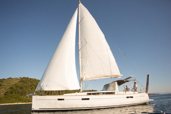 Die neuen Designs Segelflatter von Segelyachten für private Charter in Paleo Faliro, Griechenland