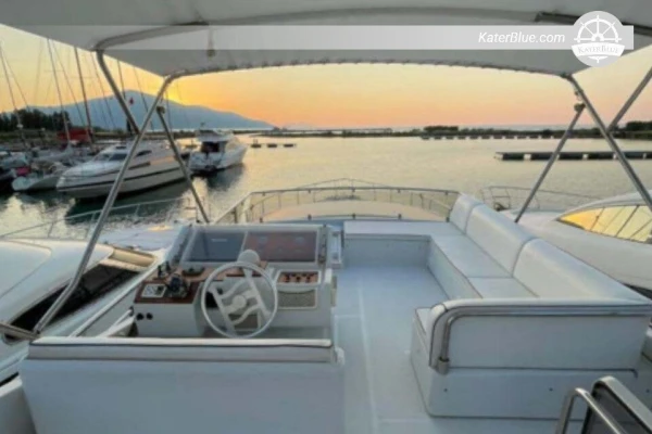 Kryssningsupplevelse Motoryacht Ferreti Tirana, Albanien