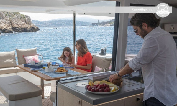 Catamaran met 6 hutten, Fountaine Pajot Astrea 42, Athene, Griekenland