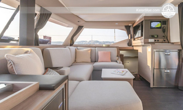 Goed uitgeruste catamaran Isla 40 met 5 hutten, Athene, Griekenland.