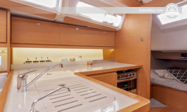 Volledig operationele Dufour 390 catamaran met 3 hutten, route Athene-Griekenland.
