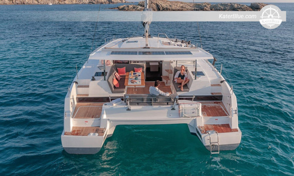 Goed uitgeruste catamaran Isla 40 met 5 hutten, Athene, Griekenland.