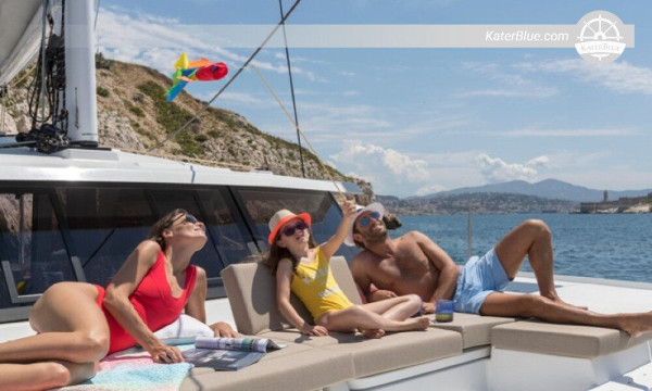 Catamaran met 6 hutten, Fountaine Pajot Astrea 42, Athene, Griekenland