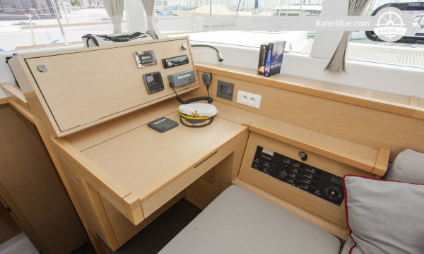 12 meter lange catamaran met 4 hutten, Lagoon 42, Lefkada, Griekenland