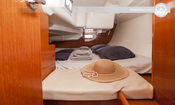 In 2010 gebouwd zeiljacht Oceanis 31 Lefkada-Griekenland