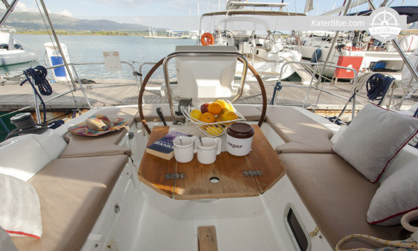 In 2010 gebouwd zeiljacht Oceanis 31 Lefkada-Griekenland