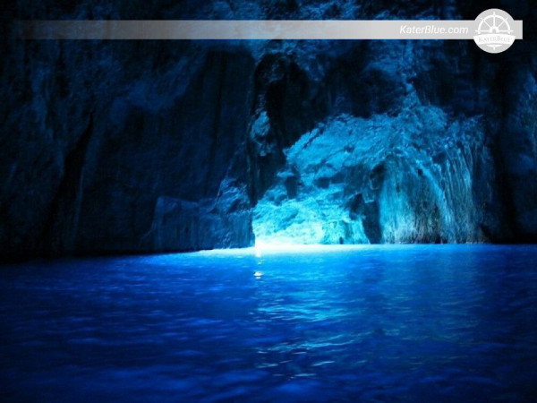 Ideal speedboat Activ 675 for Blue cave Kotor-Montenegro