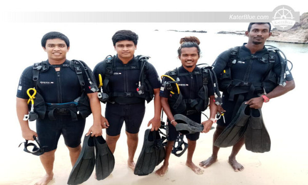 Ottieni la qualifica di subacqueo di salvataggio con il corso a Mount Lavinia, Sri Lanka.