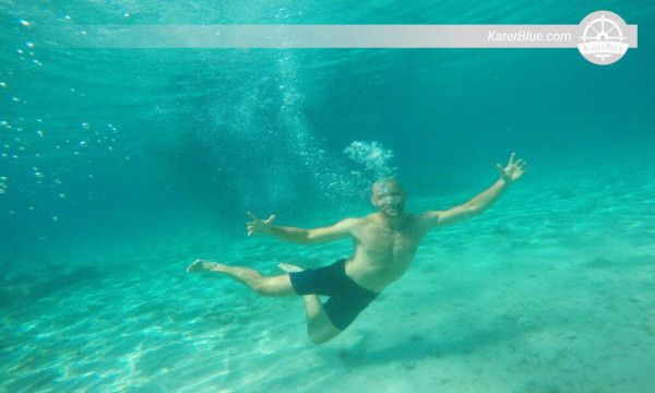 Maravillosas aguas azules para hacer snorkel en Trogir, Croacia