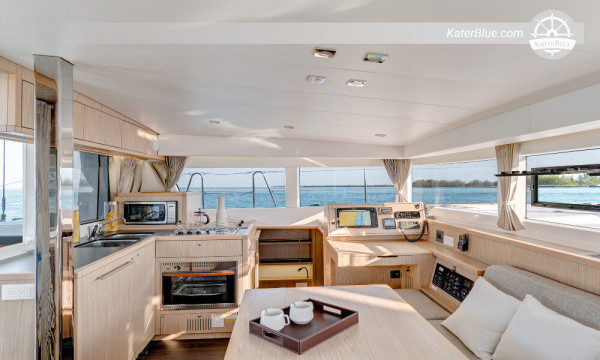Unieke wekelijkse catamarancharter in Athene, Griekenland