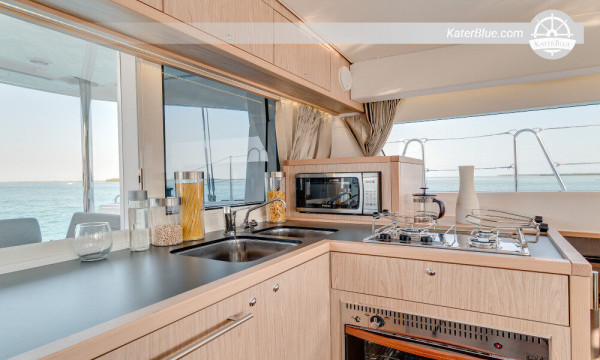 Unieke wekelijkse catamarancharter in Athene, Griekenland