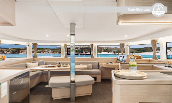 Privater Luxus-Katamaran-Charter in Komiza, Kroatien