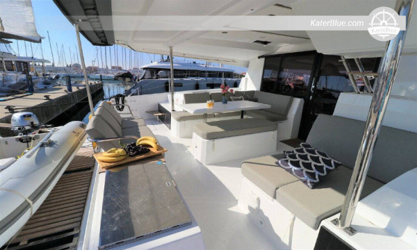 Catamaran charter per week in Hvar, Kroatië