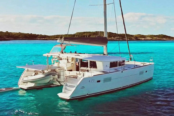 Skippered catamaran day charter Cinto Colombia