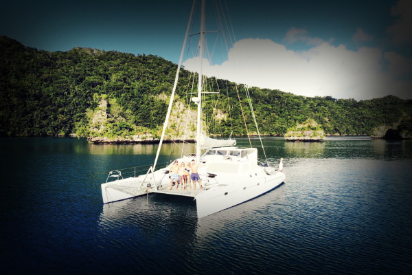 Nachtcharter mit Skipper bieten Batiki Fidschi an