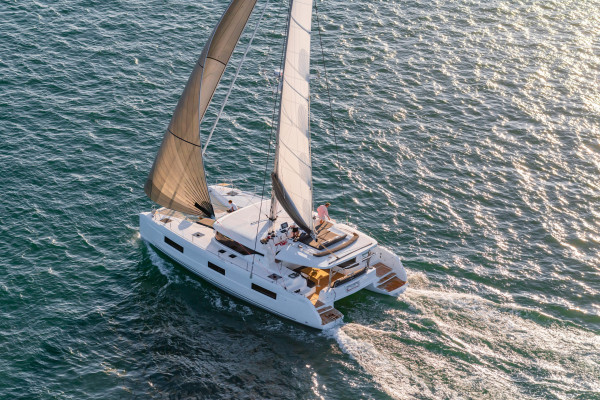 Weekly catamaran charters Reiono French Polynesia