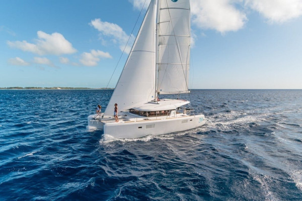 Lagoon catamaran day charter Hofriet Malta