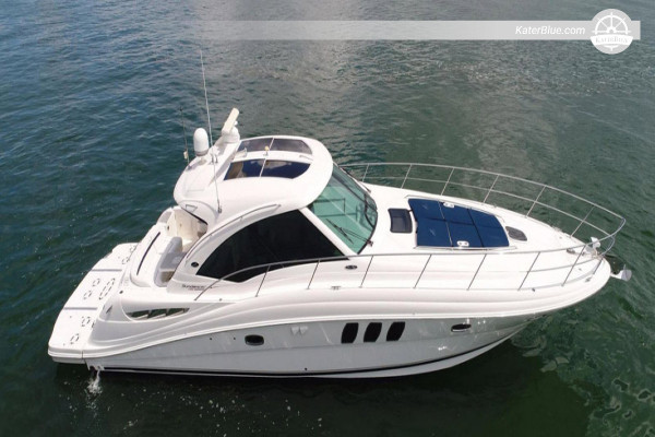 Luxury sailing day charter offer Stiltsville Miami