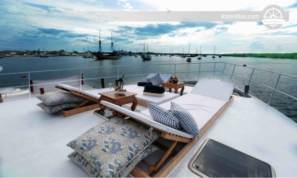 Crewed luxury vessel day charter offer Sanur Bali