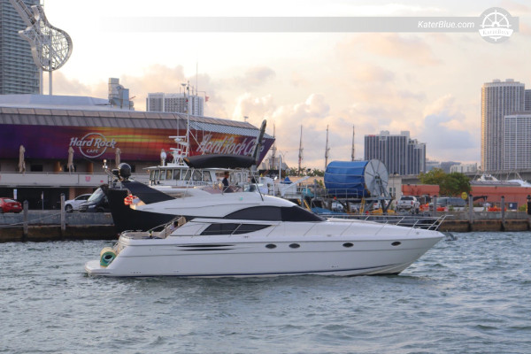Luxury vessel skippered charter Biscayne-Bay Miami