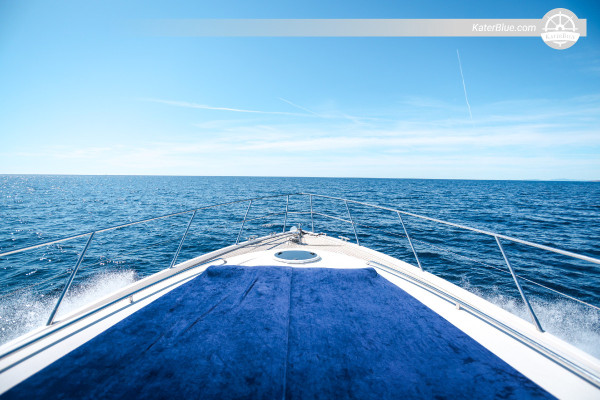 Crewed yacht day cruise La-Croisette Cannes France