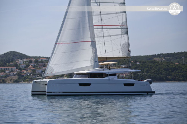 Catamaran bareboat day cruise Baja-California-Sur Mexico
