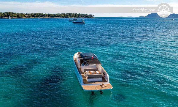 Day skippered sailing cruise offer Ferreol France