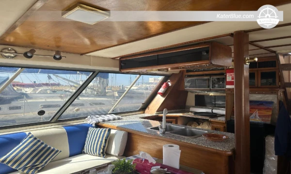 Celodenní pronájem motorové jachty pro 10 osob, Agadir, Maroko