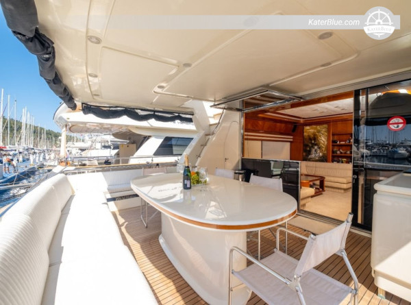 Prodej luxusní 4 kajutové motorové jachty Ferretti 80 Bodrum, Turecko
