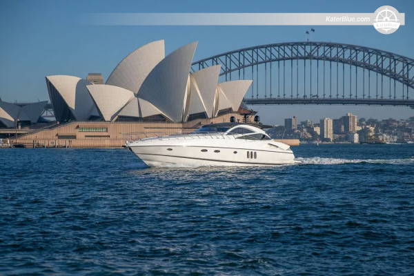 8-Hour Private Yacht Charter from Sydney Harbour to Manly Beach