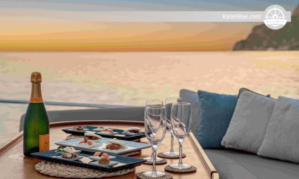 Wöchentlicher Segelcharter mit Skipper ab Marina di Stabia – Amalfiküste & Capri-Route