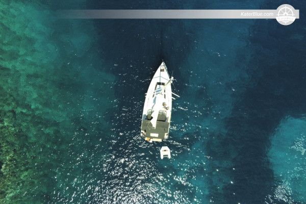 Weekly Bareboat Sailing Charter – Brač, Blaca, Bol, Hvar, Vis & Return via Maslinica & Krknjaši aboard Oceanis 46.1