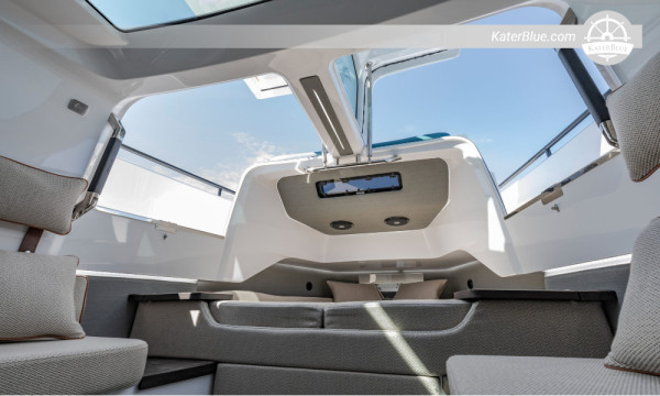 Prodaja motorne jahte Axopar 37 XC Cross Cabin iz 2024. u Crnoj Gori