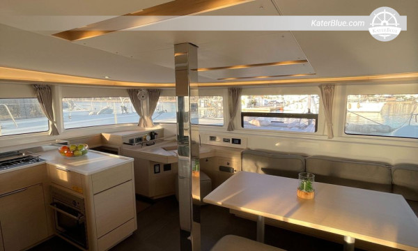 Catamarano Lagoon 46 del 2021 – 3 cabine, flybridge, navigazione avanzata, situato ad Antibes, detraibile IVA
