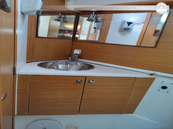 Escapada jónica: Chárter de 7 noches en barco sin tripulación desde Gouvia Marina hasta Paxos, Antipaxos y las joyas del continente.