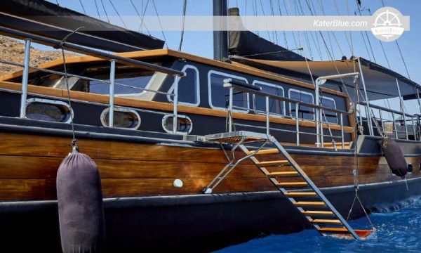 27-meters laminerad trämotoryacht 2003 till salu – 5 hytter, renoverad 2023, redo för charter, baserad i Turkiet